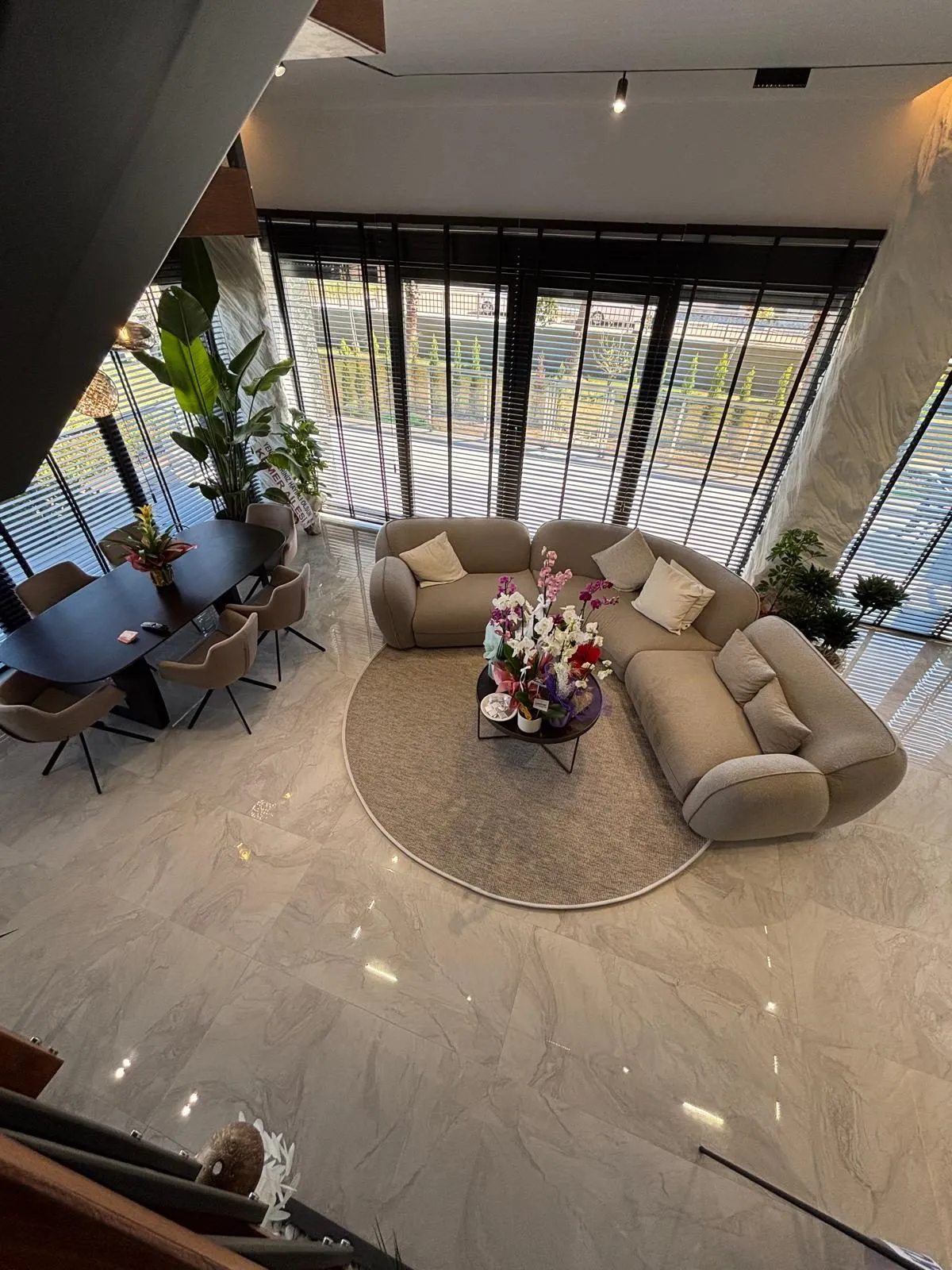 Salon — ahşap jaluzi — Pınar Perde Antalya
